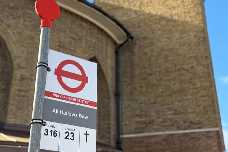 From bus stop to ‘prayer stop’: London church takes prayer to the pavement