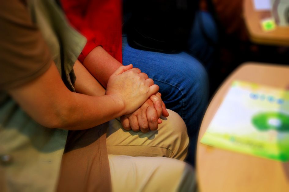 Study suggests five-minute in person prayer may ease pain and anxiety