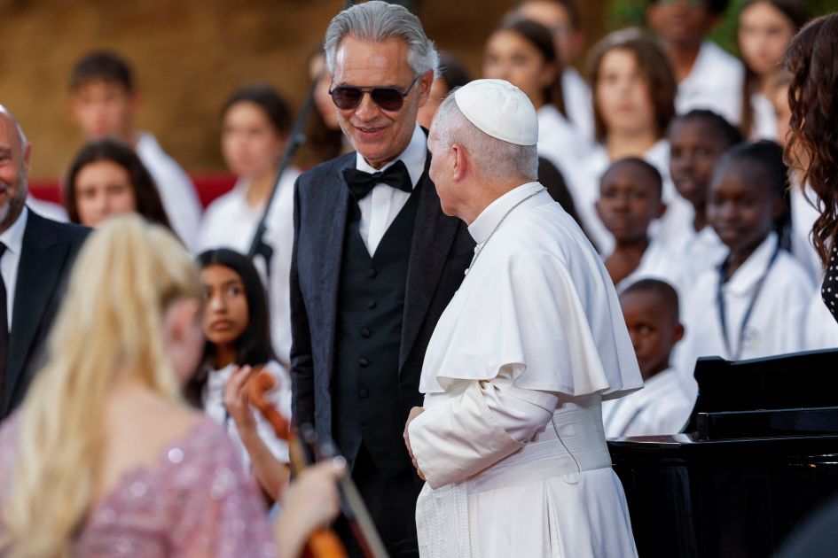 Pope Leo prays for peace as Israeli and Palestinian children sing with Bocelli