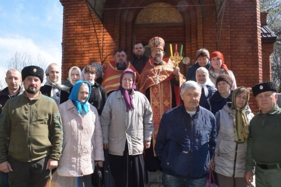 Russian clergy ban Ukrainians from praying at local church