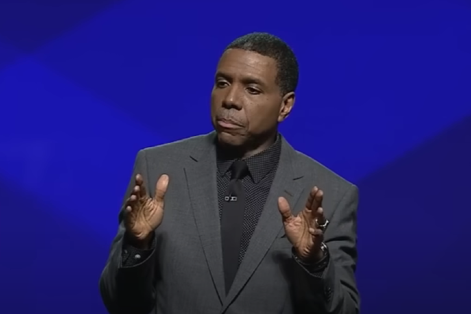 US Pastor Creflo Dollar tells congregation to throw away his books and tapes on tithing, says he got the subject wrong