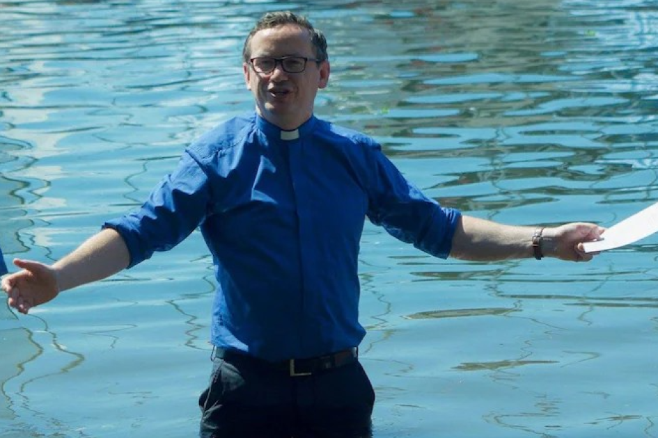 Vicar admits sending indecent images to decoy posing as 13 year old