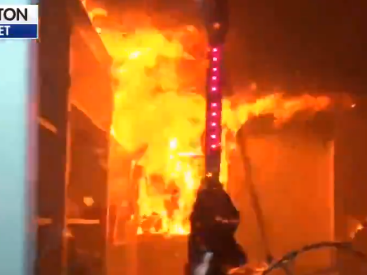 Historic 'President's' church opposite The White House set on fire during  protests