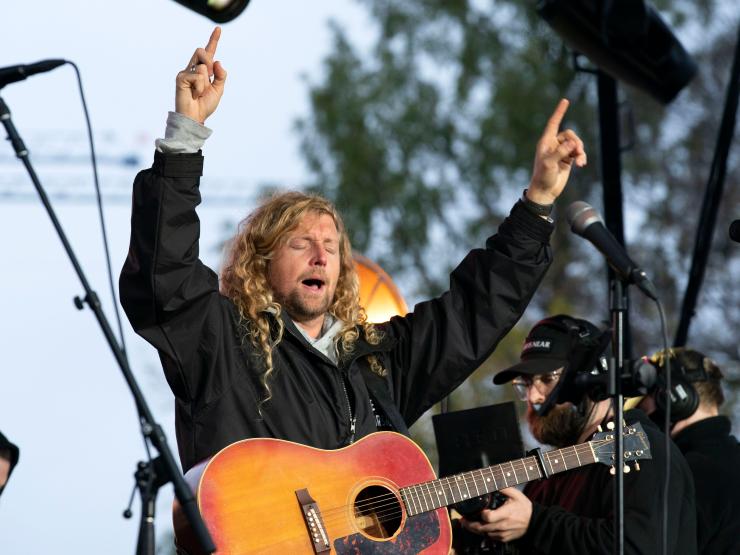 Sean Feucht worship.jpg