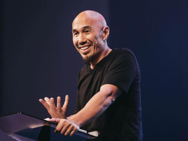 francis chan speaking.JPG