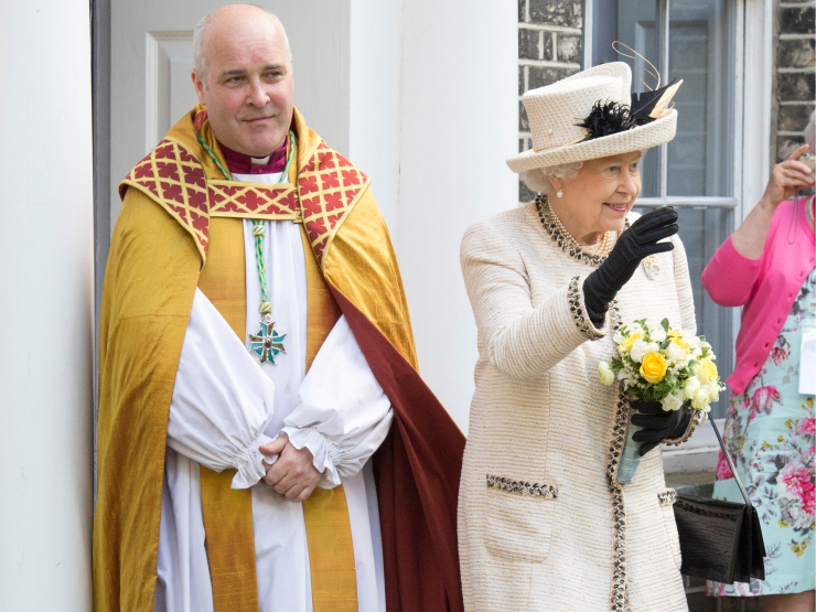Queen with Archbishop of York thumb.jpg