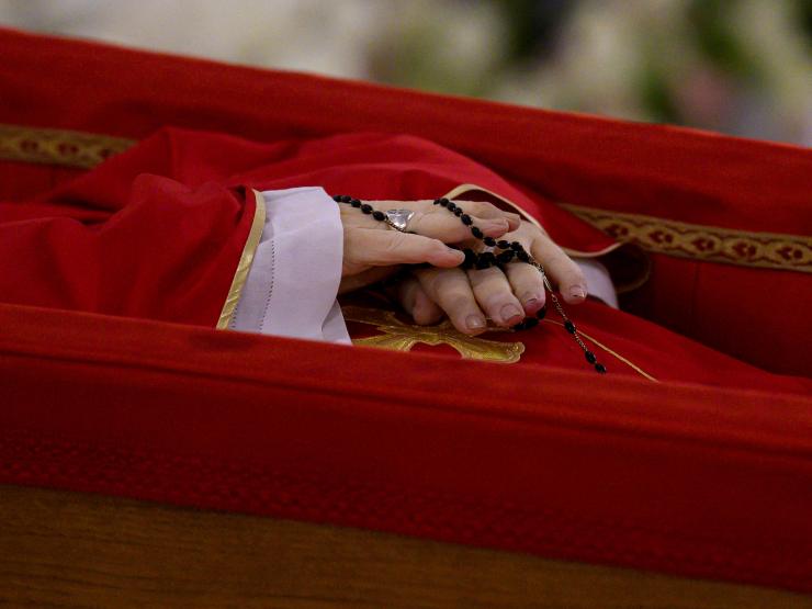 POPE-FRANCIS coffin.JPG