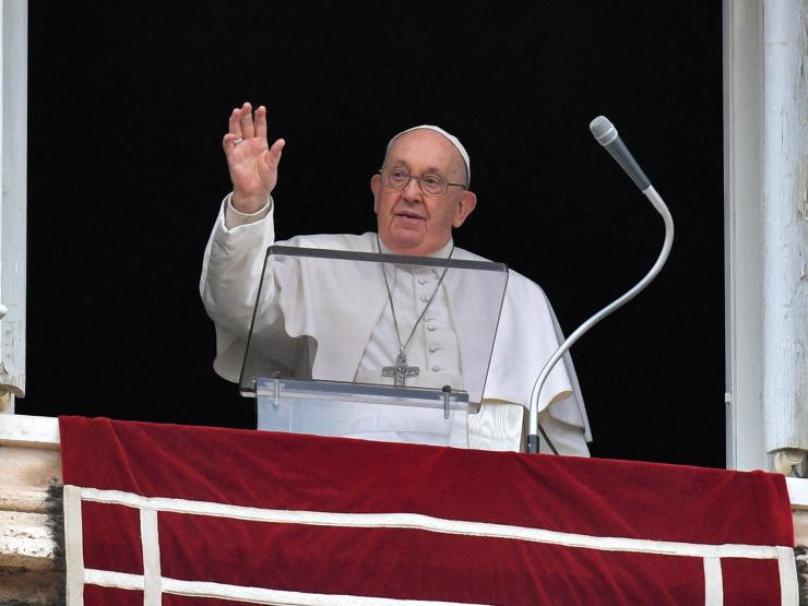 2024-01-15T001901Z_1_LYNXMPEK0E00D_RTROPTP_4_POPE-LGBT.JPG