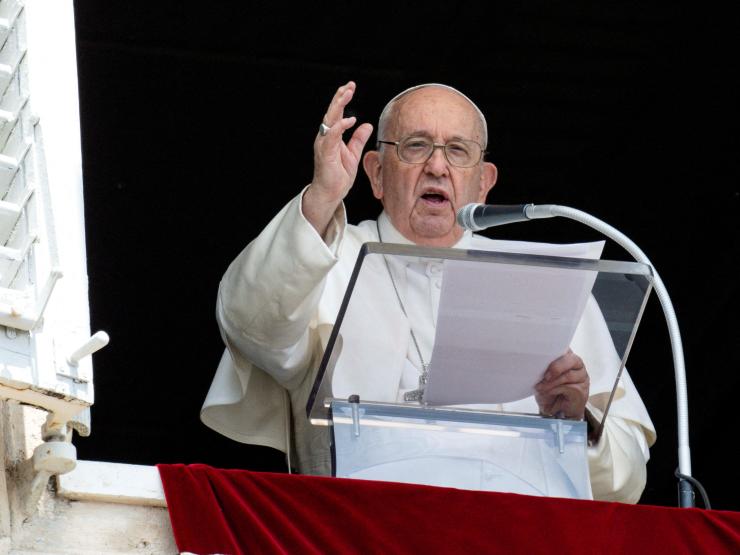 POPE VATICAN-SOCIAL.JPG