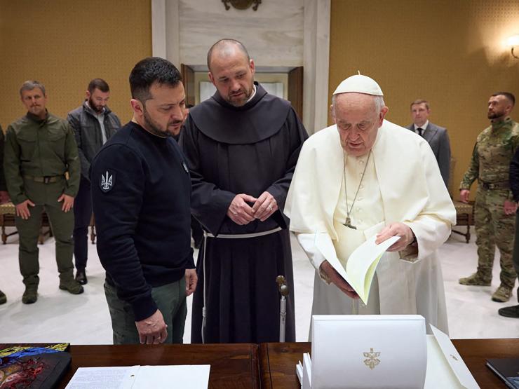 Vaticans Chief Diplomat Seeks To Defuse Tension Over Popes Ukraine