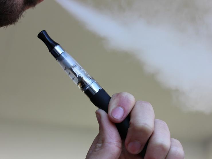 e-cigarette-1301664_1920.jpg