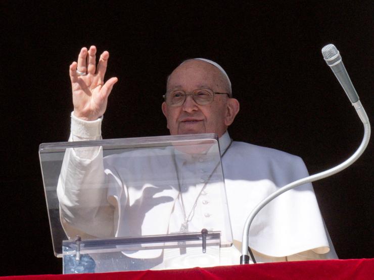 POPE-ANGELUS.JPG