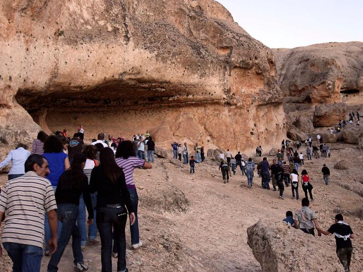 Syrian Christians climb mountain.jpg