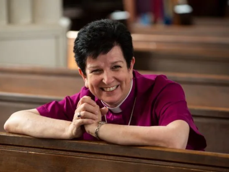 Bishop Anne Dyer.png