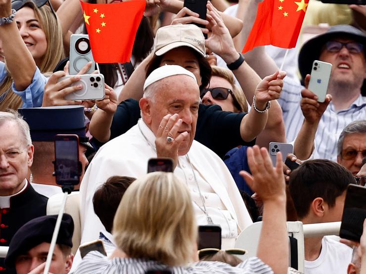 Pope crowd.JPG