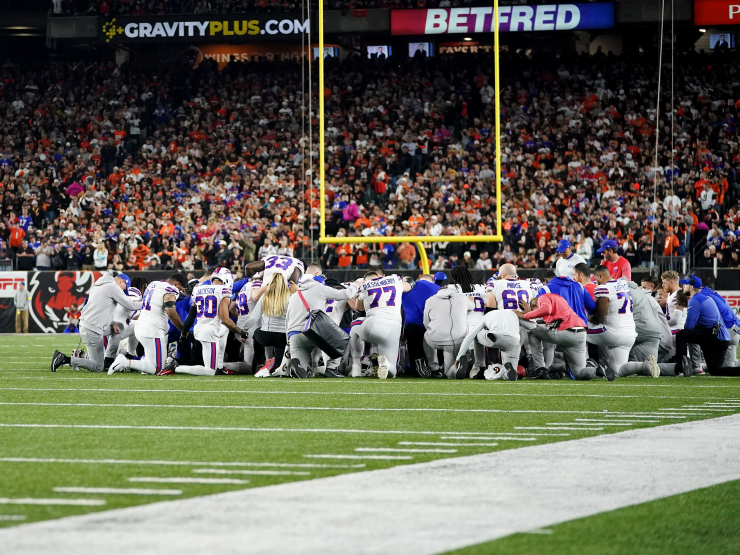 BUFFALO-BILLS-TAKE-A-KNEE-IN-PRAYER-DAMAR-HAMLIN- thumb.JPG