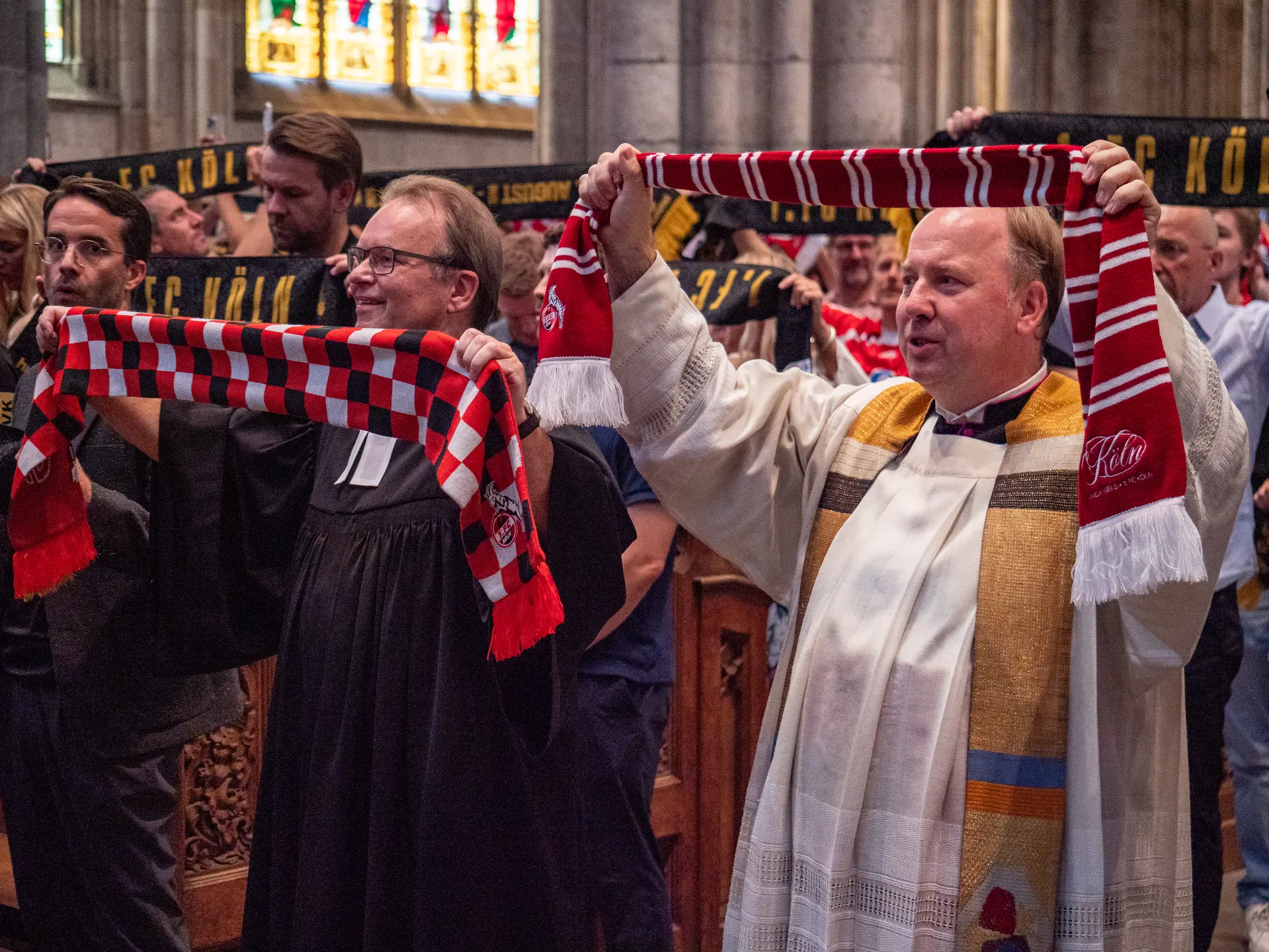 Football fans unite for pre-season prayers at Cologne cathedral