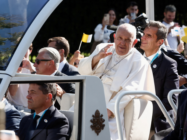POPE MOBILE VATICAN VW DEAL NOV 23.JPG