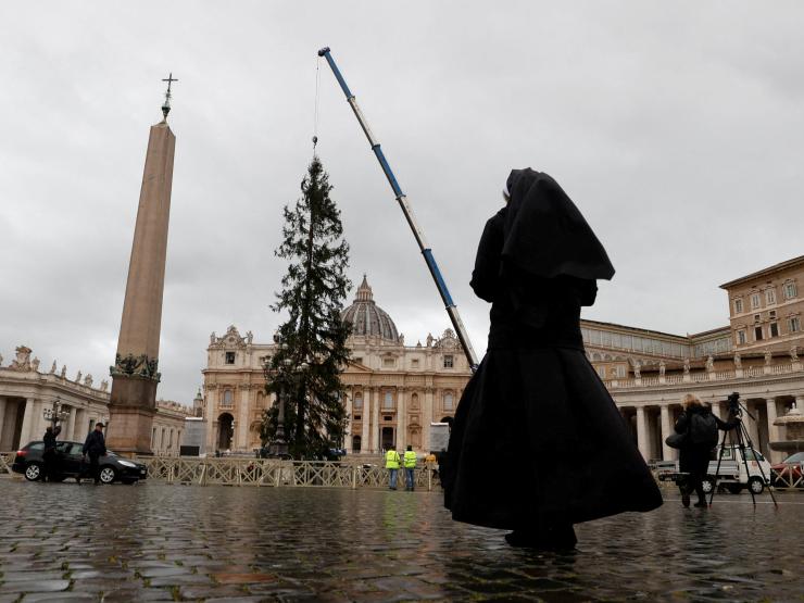 vatican women.JPG