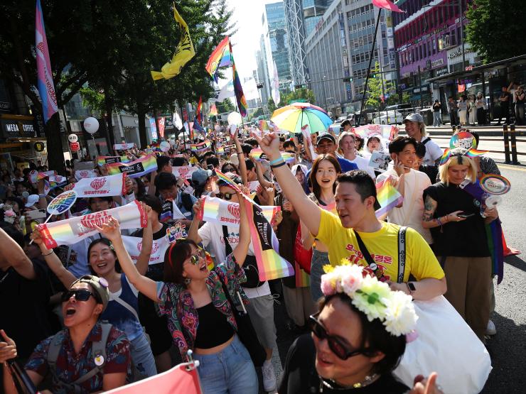 2024-06-01T085720Z_1915195750_RC2728A0ZP44_RTRMADP_3_GAY-PRIDE-SOUTHKOREA.JPG