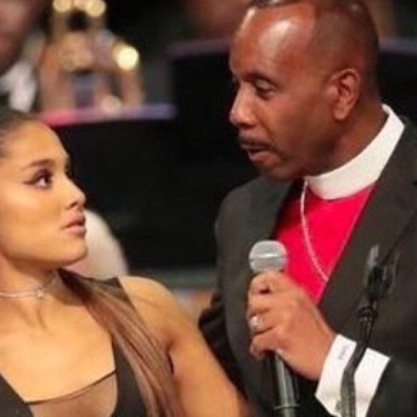 Aretha Franklin Funeral Bishop Apologises After Being Accused Of Groping Ariana Grande