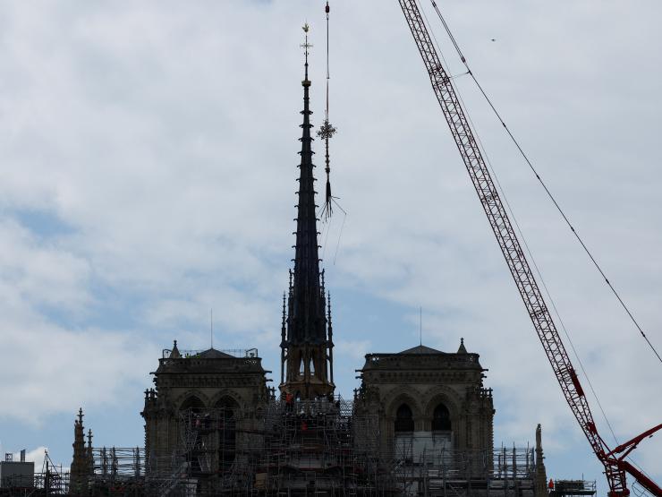 FRANCE-NOTREDAME-CROSS I.JPG