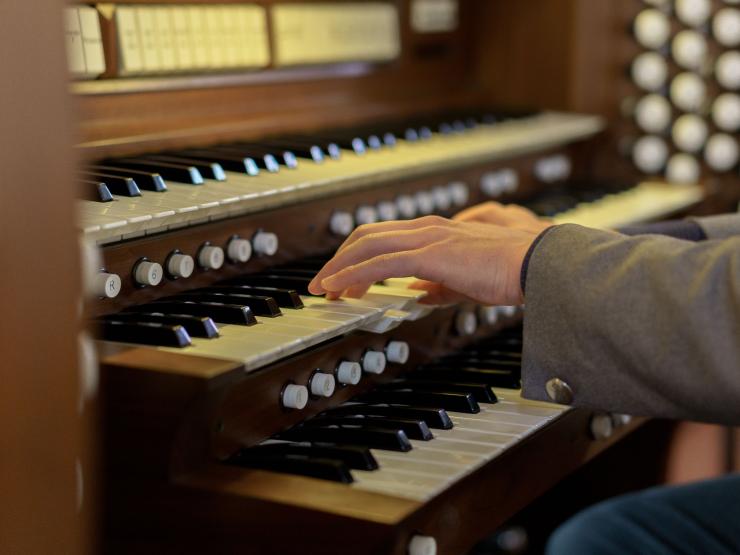 organ keys.jpg
