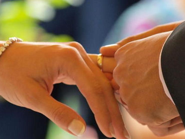 Wedding-ring-ceremony-thumb_article_image.jpg