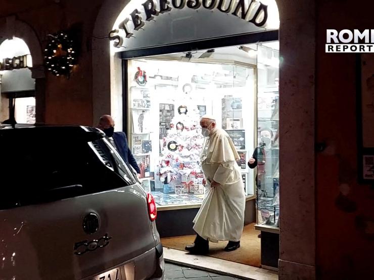 POPE RECORD STORE ROME.JPG