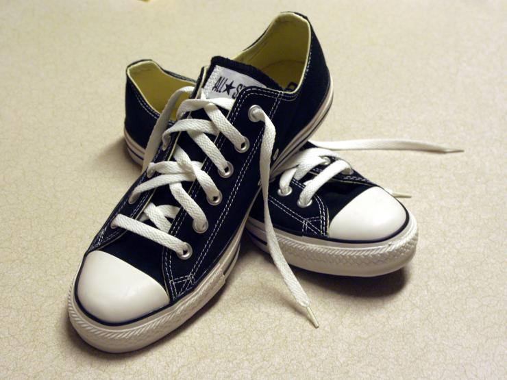 Black_Converse_sneakers.jpg