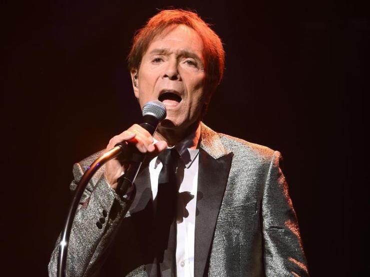 Cliff-Richard-singing-thumb_galleryfull.jpg