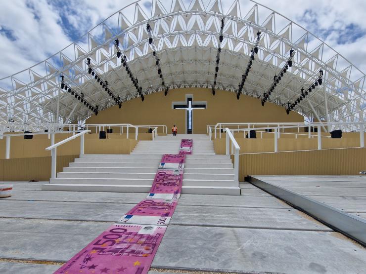 POPE-PORTUGAL-PROTESTS-CARPET.JPG