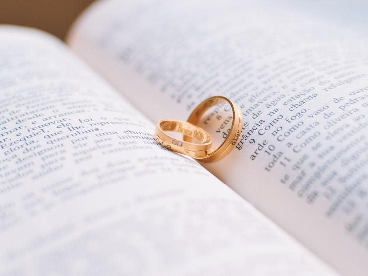 wedding-rings-1284225_1920.jpg