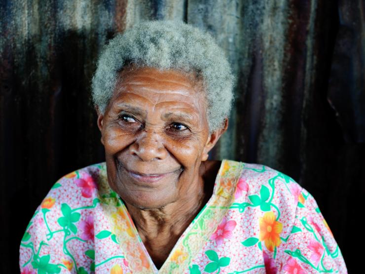 Smiling_Old_Woman_Imagicity_1180.jpg