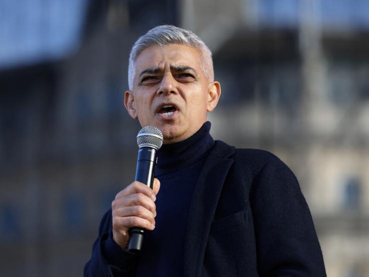 Sadiq Khan mic.JPG