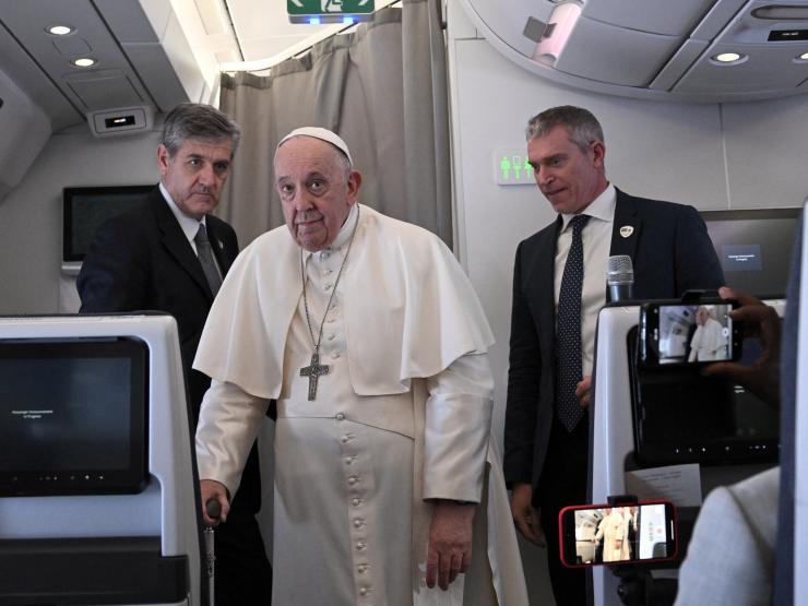 Pope Sudan plane.JPG