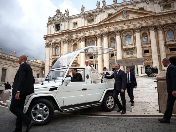 POPE-AUDIENCE.JPG