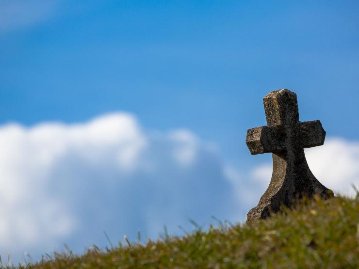 grave-674443_1920.jpg
