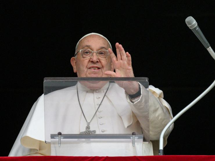Pope happy waving.JPG