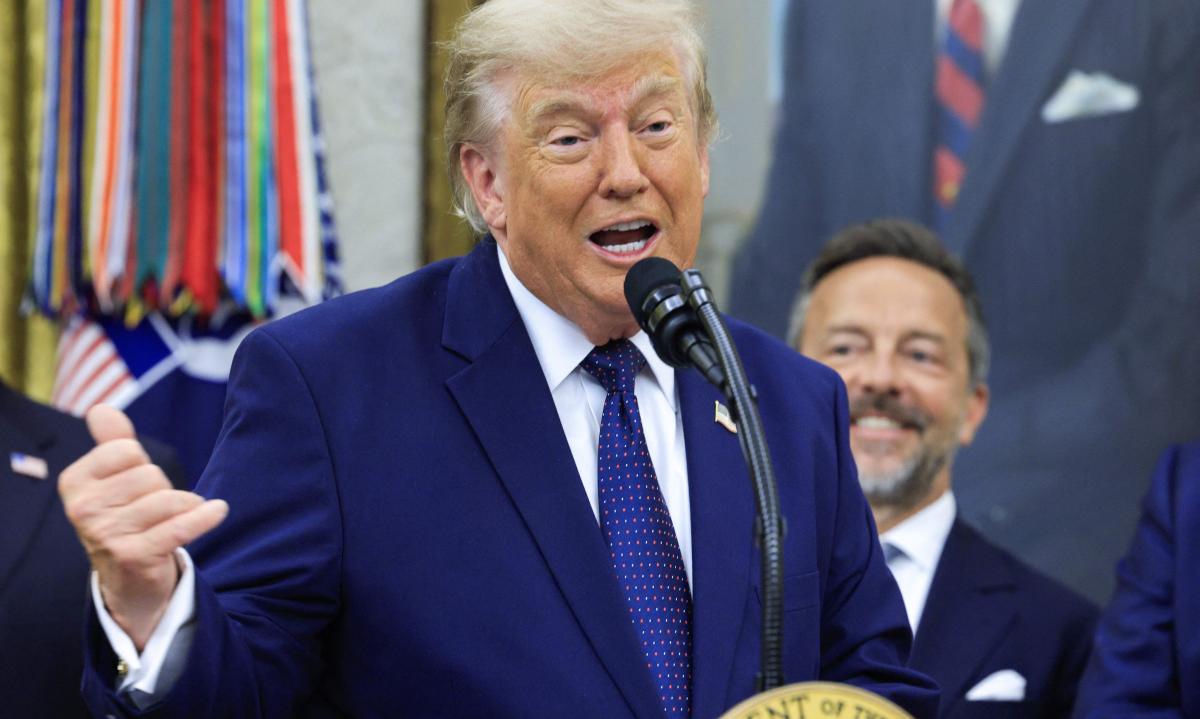 trump oval.JPG