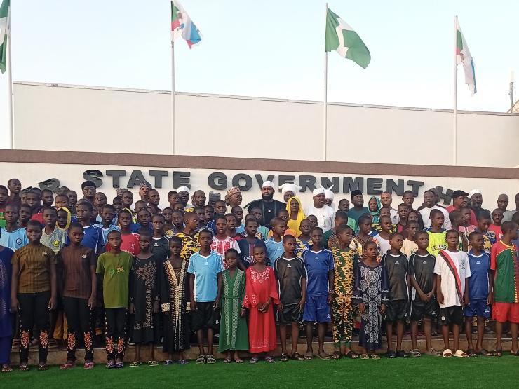 Nigeria schoolchildren.JPG