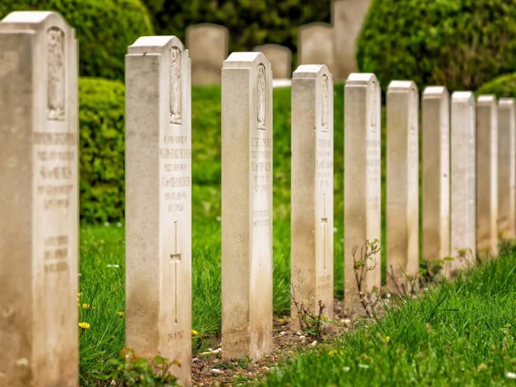 graveyard-3377378_1920.jpg