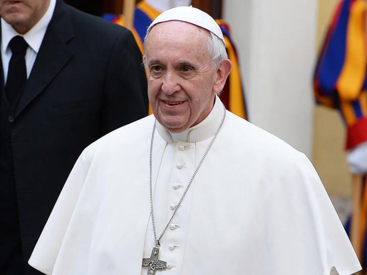 pope-francis-standing-thumb_galleryfull.jpg