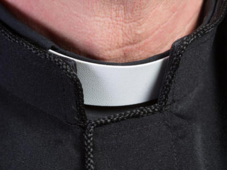 vicar-collar-main_article_image.jpg