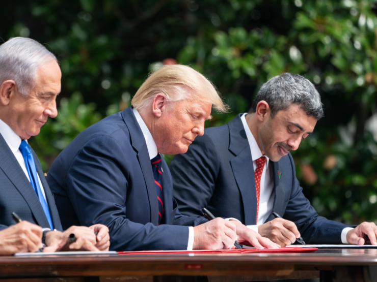 Trump peace thumb.PNG