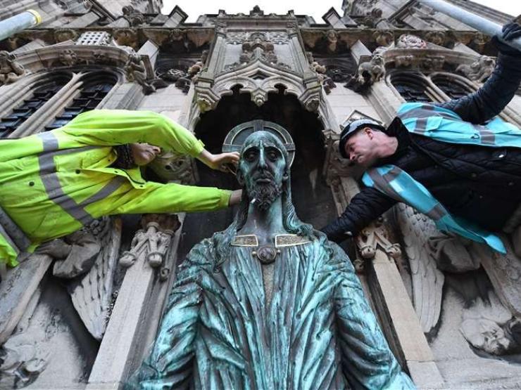 Canterbury Cathedral Gate Jesus.jpg