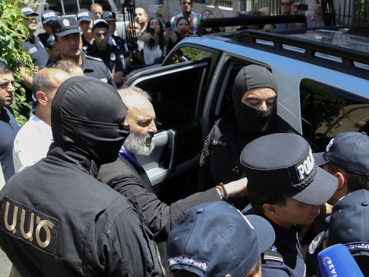 ARMENIA-POLITICS-PRIEST.JPG