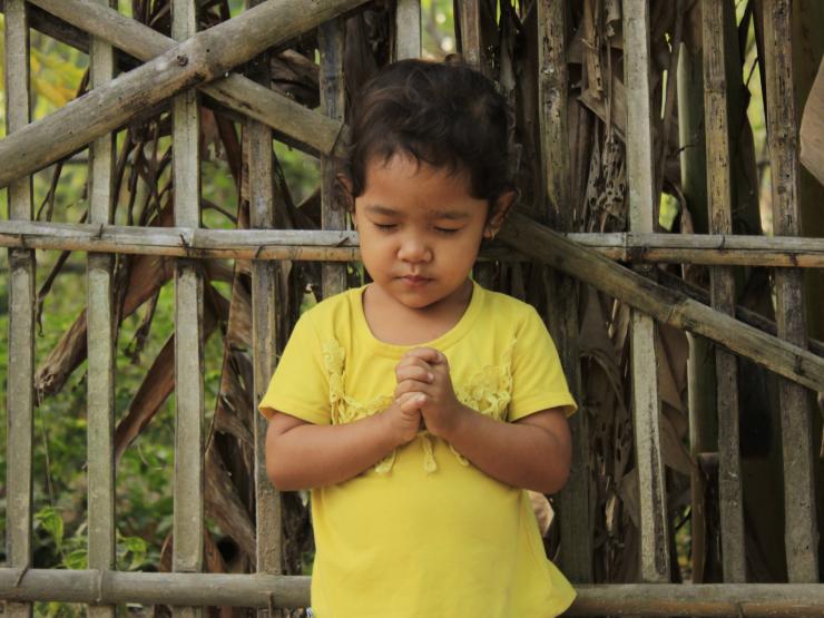CHILDREN PRAYING.jpg