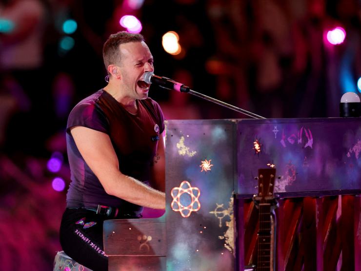 Coldplay premiere 'True Love' music video