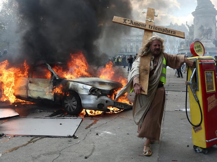 JESUS CROSS PARIS RIOTS.JPG